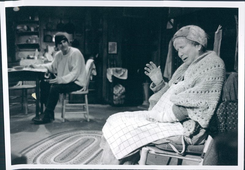 Kim Crocker, Julie Harris in The Beauty Queen of Leenane, WHAT 2000